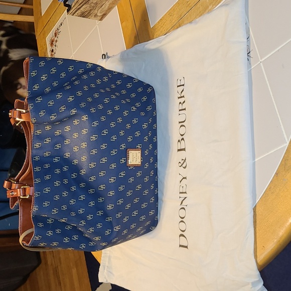 Dooney & Bourke Navy & Gold Bag.  Pre-loved - Picture 2 of 16